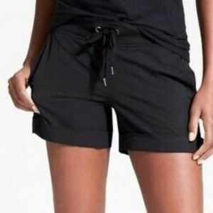 ATHLETA Midtown Cuffed Drawstring Travel Shorts Black Sz Medium